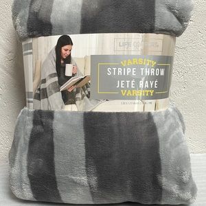 Life Comfort - varsity stripe throw